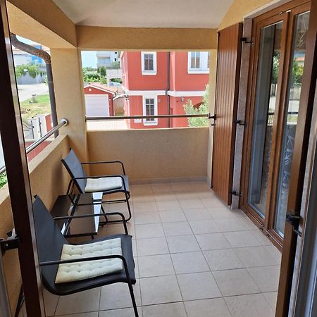 Apartment Marta Баньоле Екстериор снимка