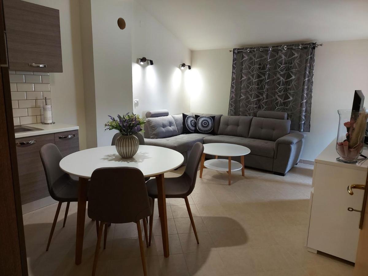 Apartment Marta Баньоле Екстериор снимка